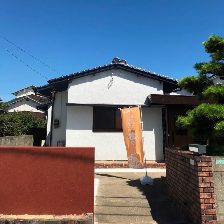 安岡町2丁目・奥へと延びる大きな平屋